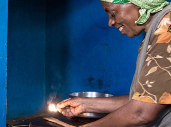 happy-lady-using-biogas-to-cook